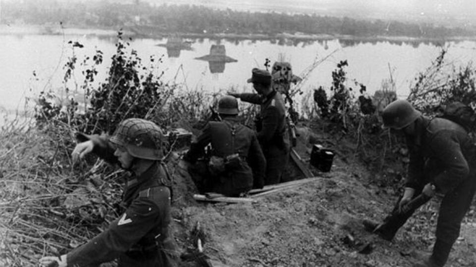 Хорошунова: Чувство такое, что дорабатываем последние оккупационные дни. На снимке немецкая пулеметная точка на правом берегу Днепра