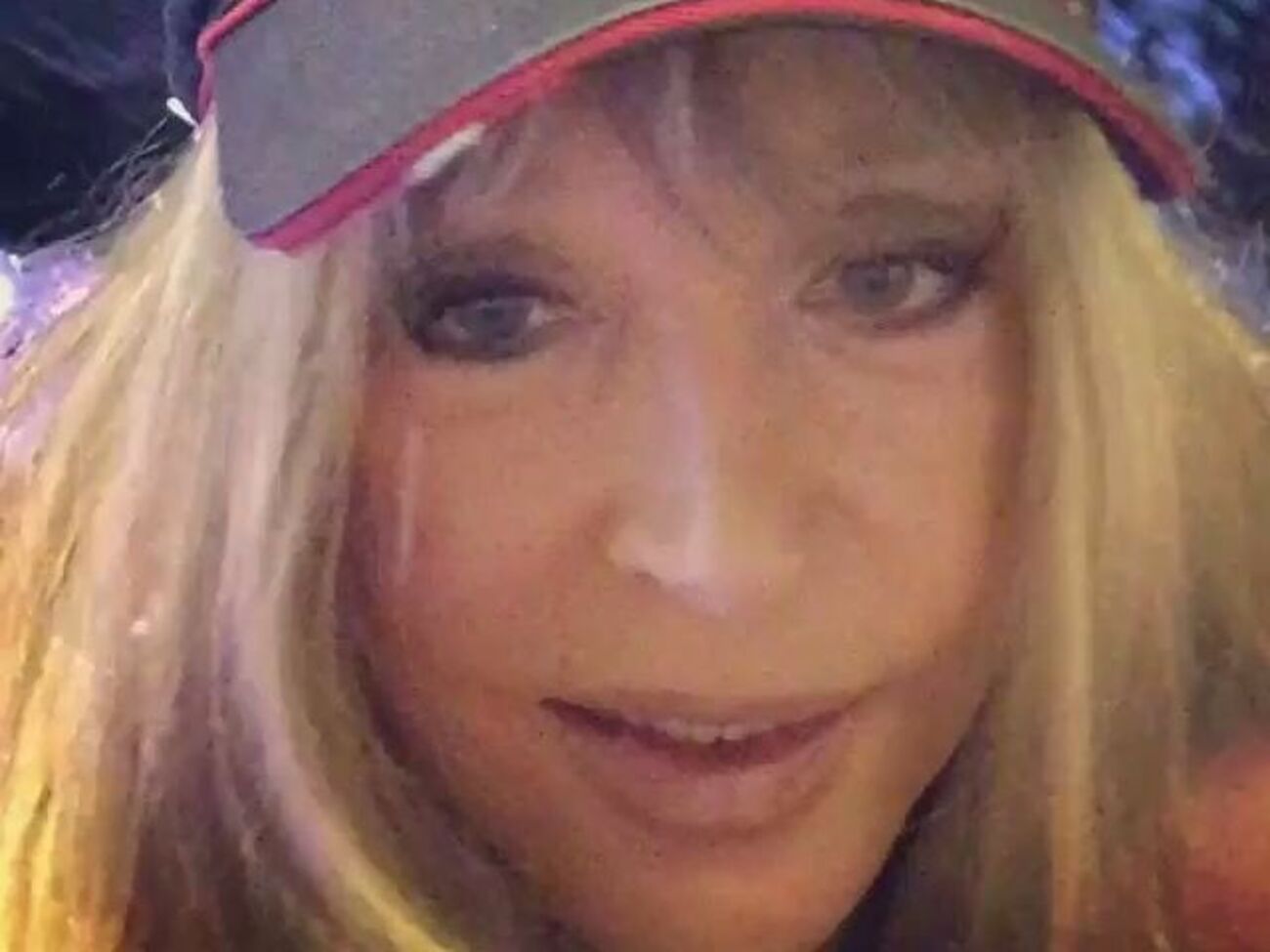 Пугачова показала ноги в міні