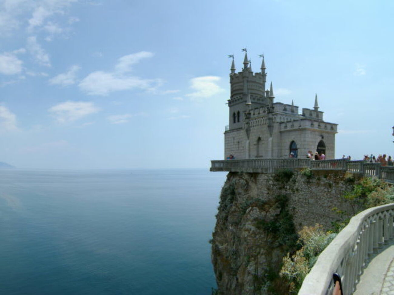 Раскопки на скале под "Ласточкиным гнездом" являются грубым нарушением Гаагской конвенции 1954 года, считают в ЮНЕСКО