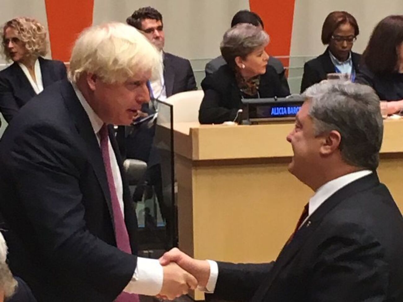 Порошенко уже встретился с Борисом Джонсоном