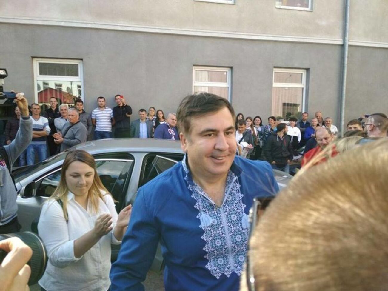 Саакашвили прибыл в суд в вышиванке