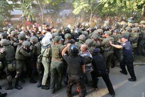 Во время потасовки применялся слезоточивый газ