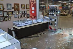 Из магазина похитили три сейфа с золотом