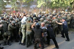 Во время потасовки пострадало минимум 20 полицейских