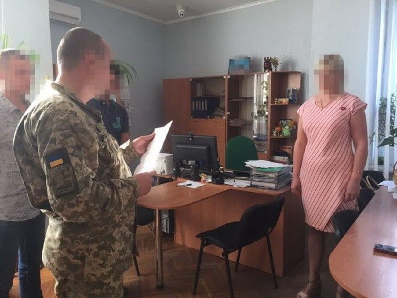 Правоохоронці не назвали імені підозрюваної чиновниці