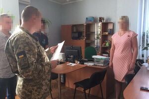 Правоохоронці не назвали імені підозрюваної чиновниці