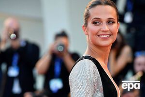 Джоли в роли Крофт сменила Викандер