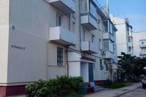 40-квартирний будинок №17 у провулку Новікова в Балаклаві було побудовано для сімей військовослужбовців Військово-морських сил України