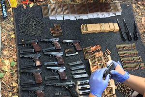 Партия оружия и боеприпасов находилась в автомобиле Hyundai