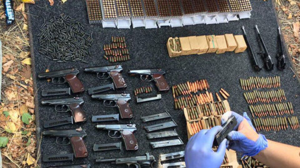 Партия оружия и боеприпасов находилась в автомобиле Hyundai