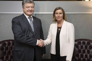 Порошенко зустрівся з Могеріні