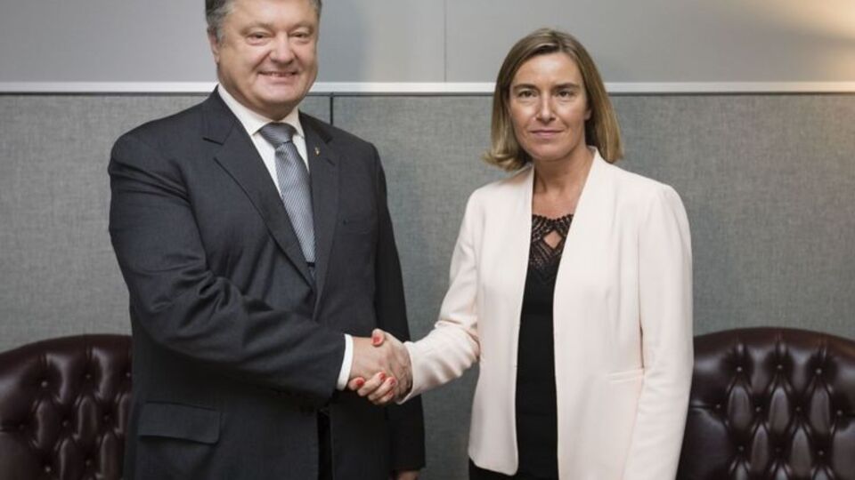 Порошенко зустрівся з Могеріні