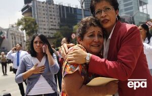 Люди в панике покинули здания