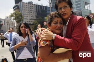 Люди в панике покинули здания