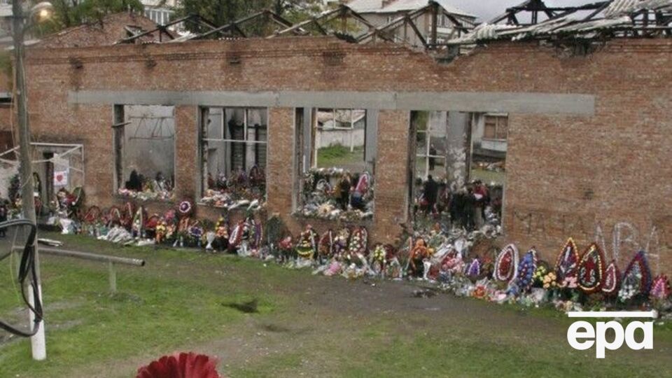 В результате нападения и штурма школы в Беслане в 2004 году погибли 334 человека, 186 из них – дети, более 800 были ранены