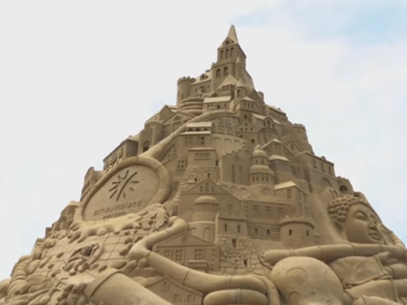 Замок простоит до 24 сентября