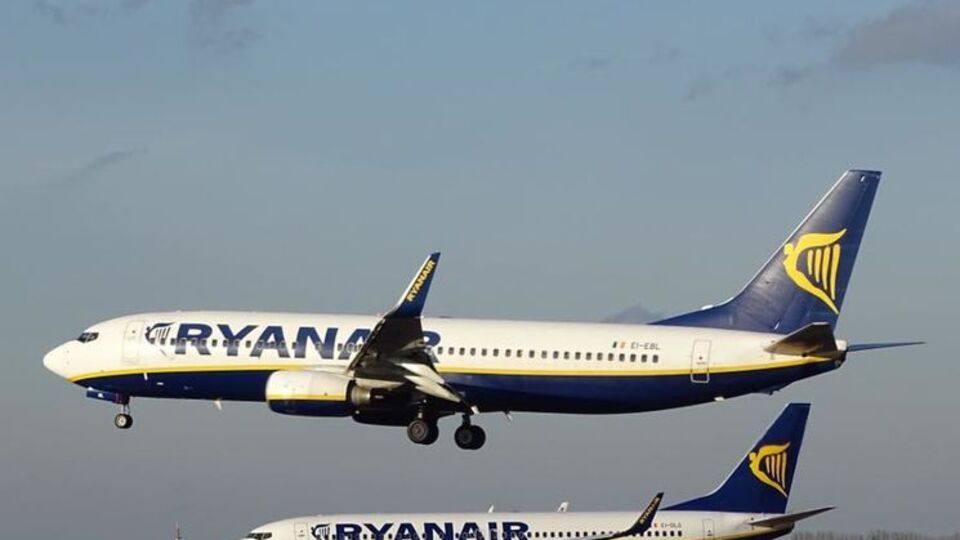 Рейс авиакомпании Ryanair улетел на два с половиной часа позже