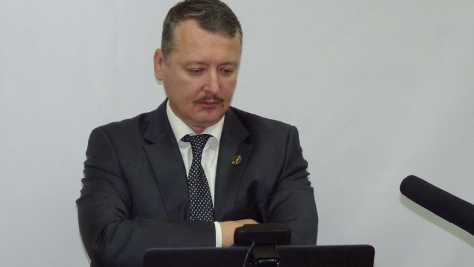 Стрелков: Мобильная связь – оценка "два". Интернет – примерно то же самое