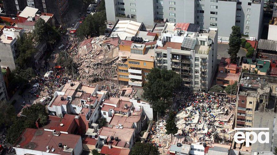 Число жертв землетрясения продолжает расти