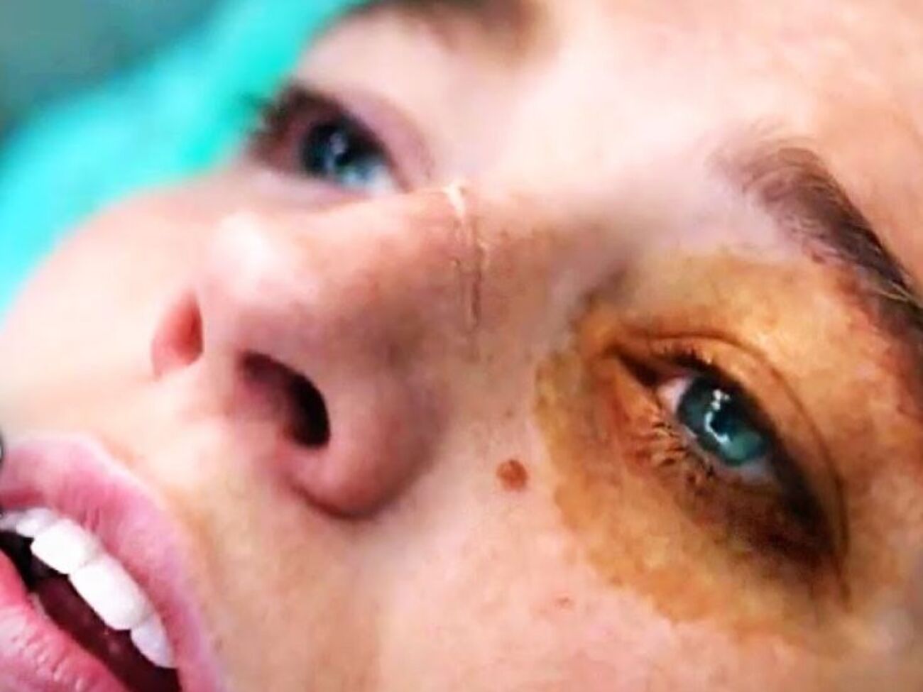 Лайвли исполнила роль слепой девушки