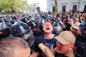 Мітингувальники і поліцейські застосовували сльозогінний газ