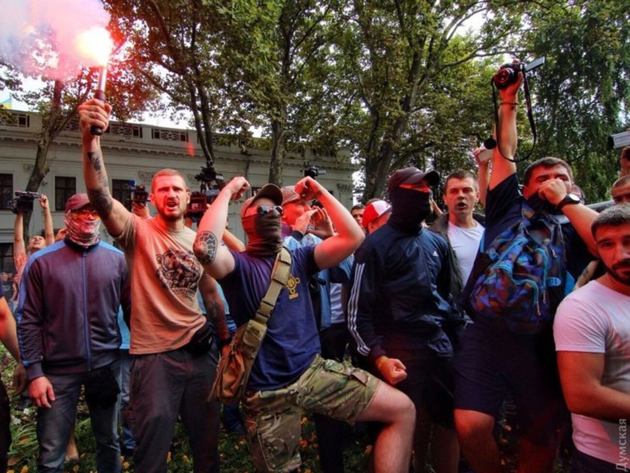 В Одессе на митинге за отставку Труханова возле здания мэрии произошли стычки с полицией. Фоторепортаж