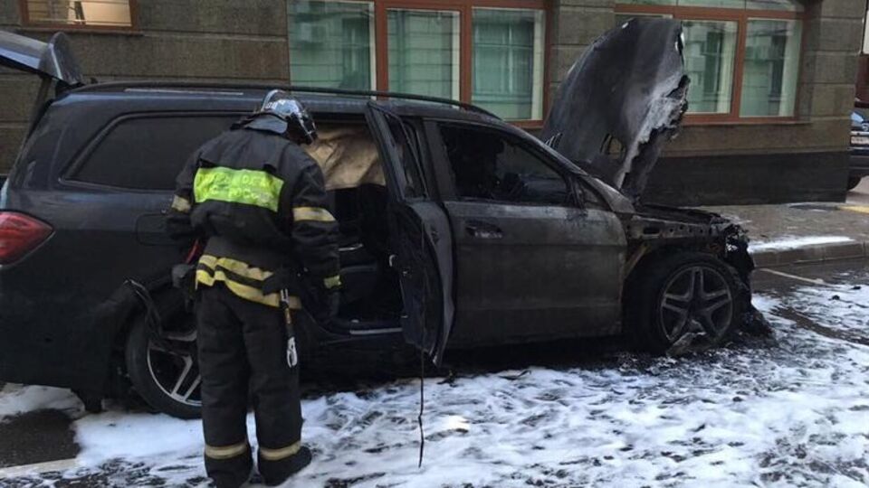 Підозрюваних у підпалі автомобілів затримали