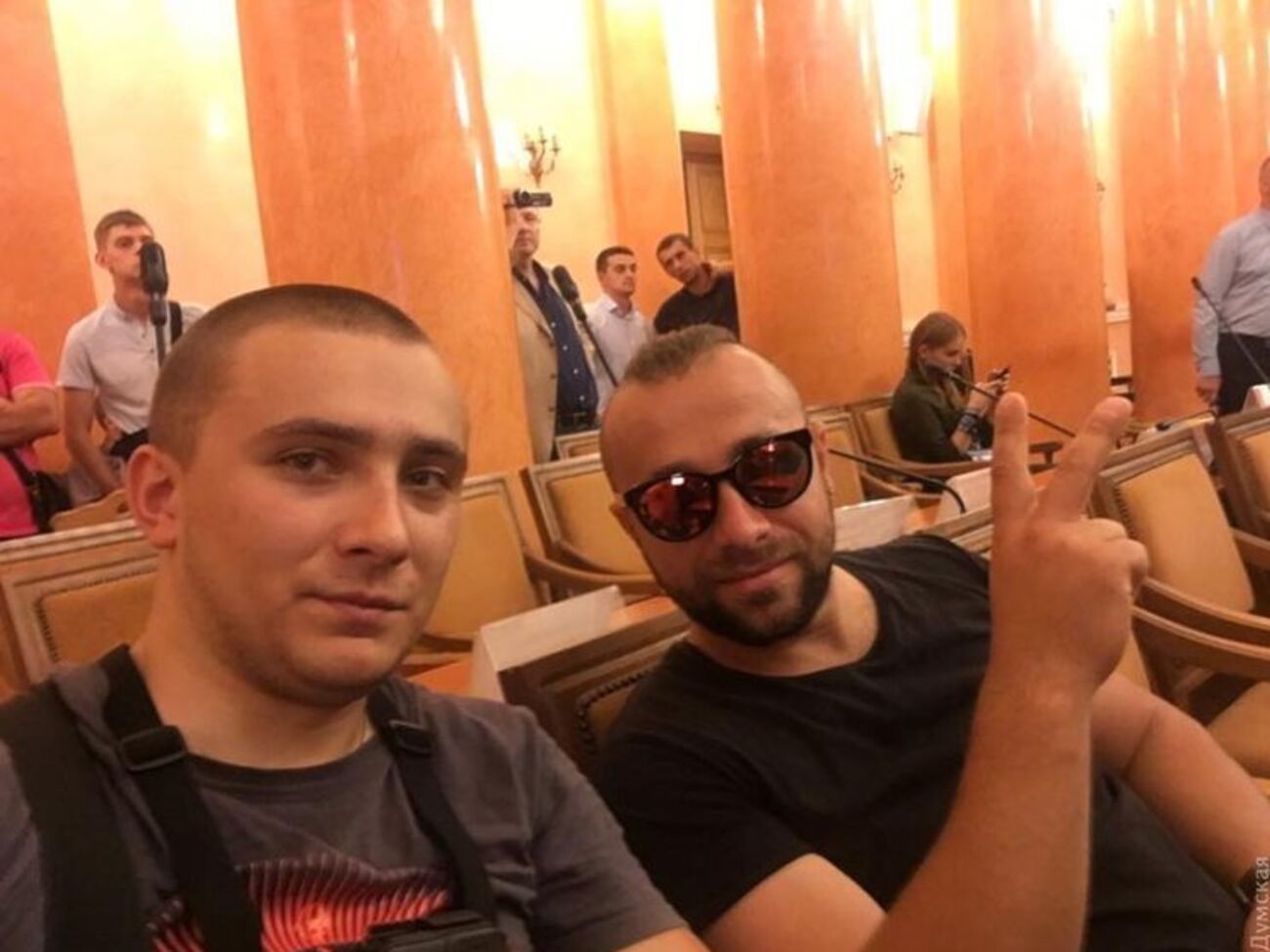 Митингующие в здании горсовета Одессы требуют отставки Труханова