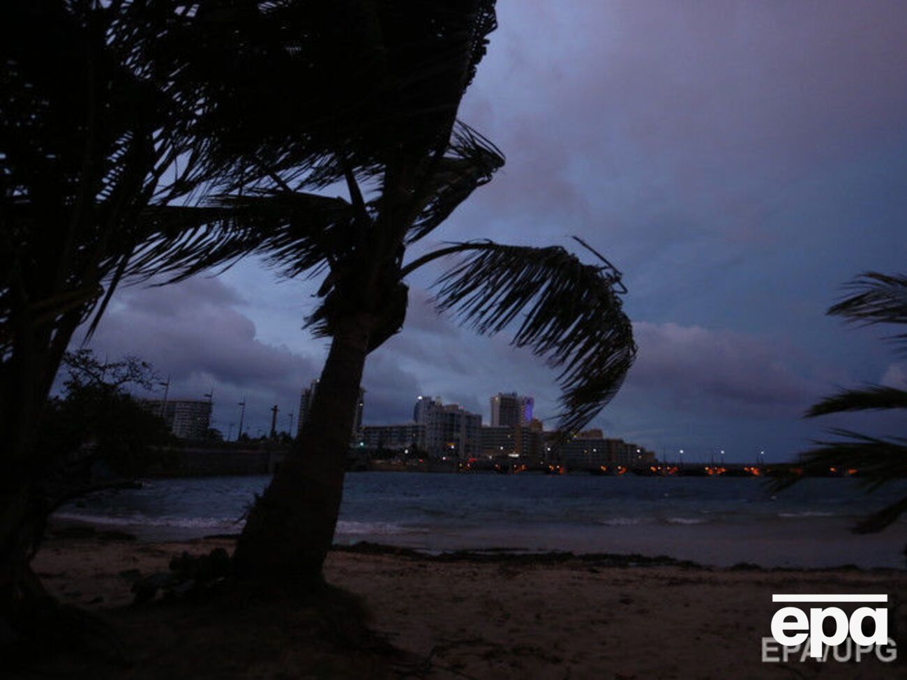 Ураган немного ослабел