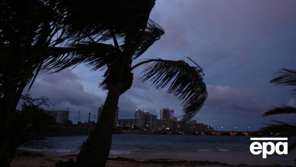 Ураган трохи послабшав