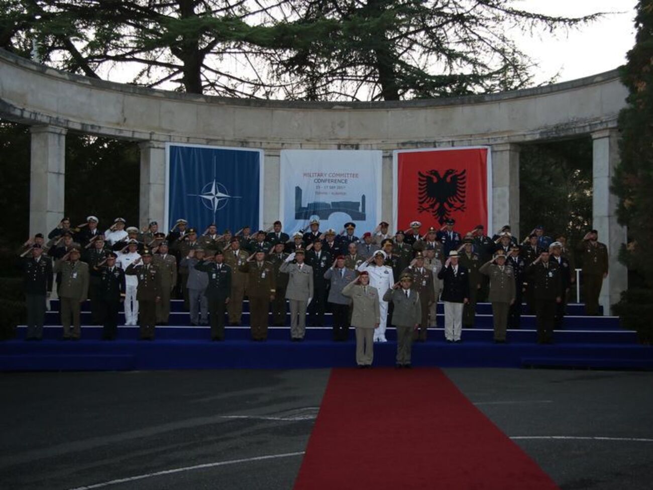 НАТО вважає, що відмовлятися від ядерної зброї не можна