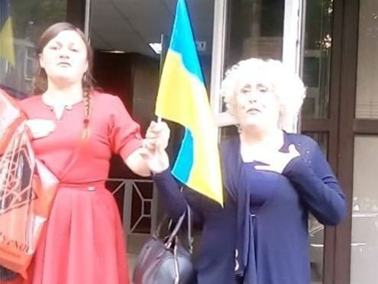 Ірма Крат і Неля Штепа заспівали гімн України