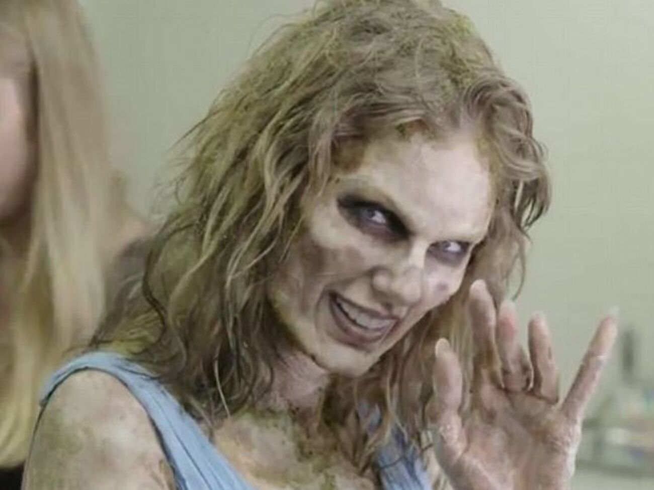 Свифт перевоплотилась в зомби