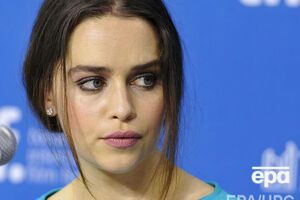 Кларк: Я сделала это. Мать драконов и Эмилия встретились!