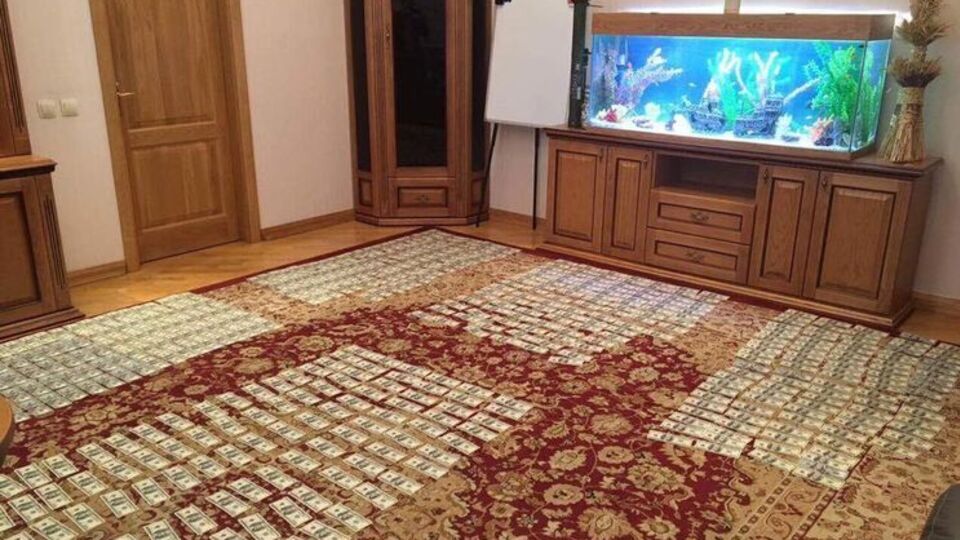 Зловмисників затримали після передання першої частини хабара в розмірі $50 тис.