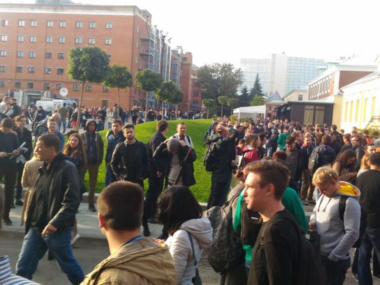 Усіх, хто був у будівлі, евакуювали