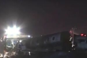 Літак здійснив аварійне приземлення та спалахнув