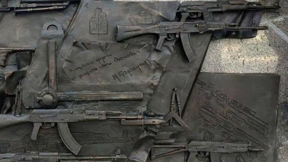 Схему німецького автомата виявили на пам'ятнику винахіднику автомата Калашникова