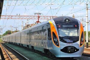 В "Укрзалізниці" заявили, що затримка поїзда сталася "не через їхню вину"