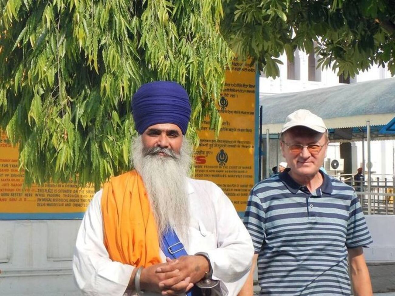 В українського посла вкрали телефон