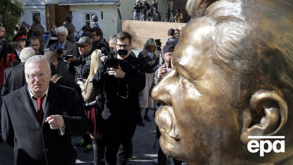 На церемонии открытия памятника присутствовал лидер ЛДПР Владимир Жириновский