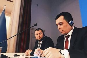 Защитником Семены является крымский татарин Эмиль Курбединов (справа)