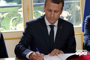 Макрон в прямом эфире подписал пять законов о трудовой реформе