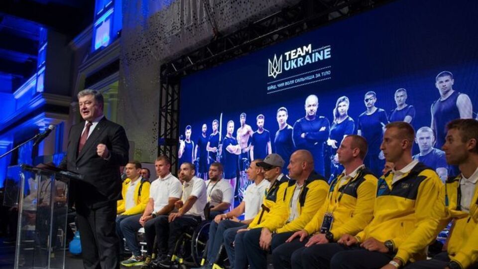 Порошенко пригласил Трюдо на "Игры непокоренных" в Киев