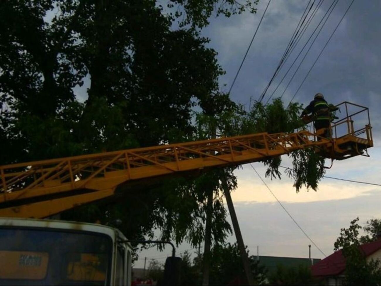 ГСЧС: 23 сентября в Украине ожидаются сильные порывы ветра, грозы и град