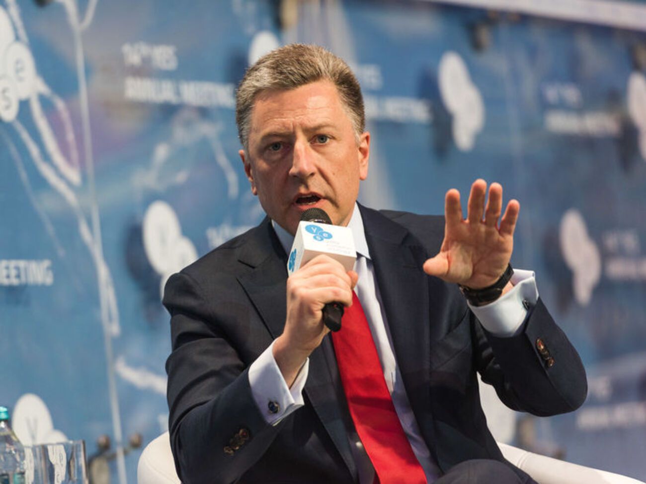 Волкер: Наверное, это должно быть нечто большее, чем одни выборы, чем просто одномоментное голосование, это должна быть серия выборов