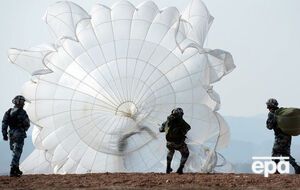 Парашутиста, імовірно, знесло вітром
