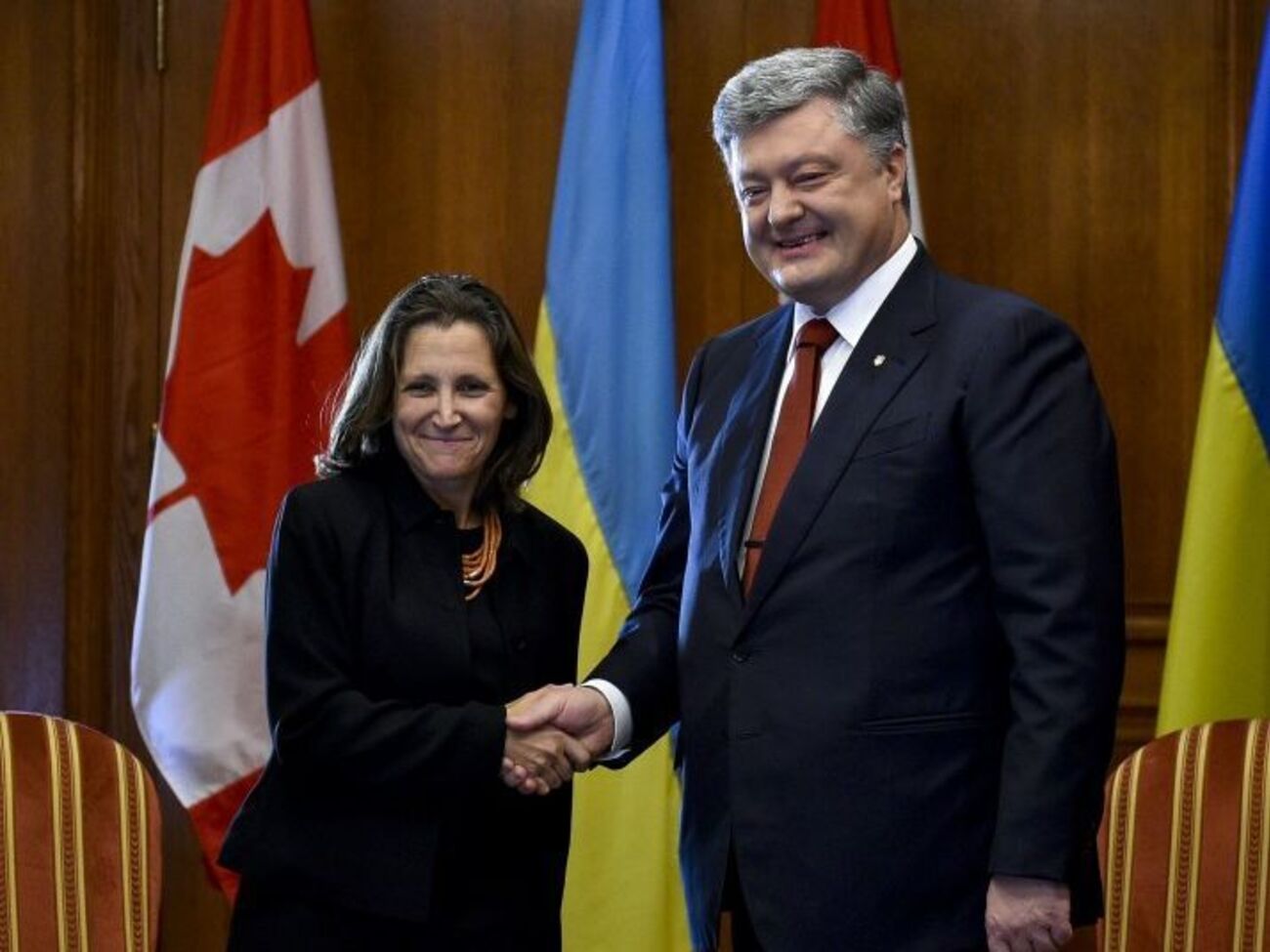Порошенко провів зустріч із главою зовнішньополітичного відомства Канади