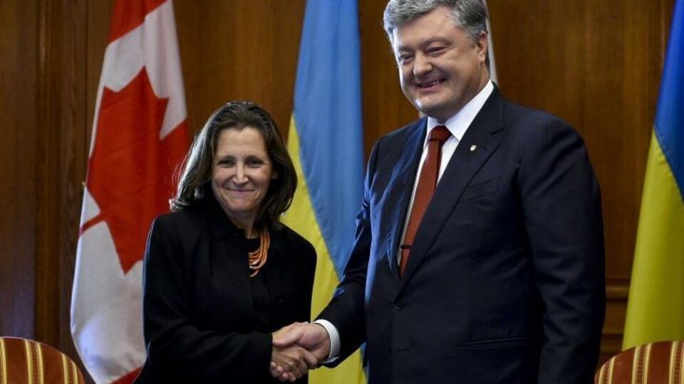 Порошенко провів зустріч із главою зовнішньополітичного відомства Канади
