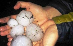 Град повредил крыши более 1950 частных домов